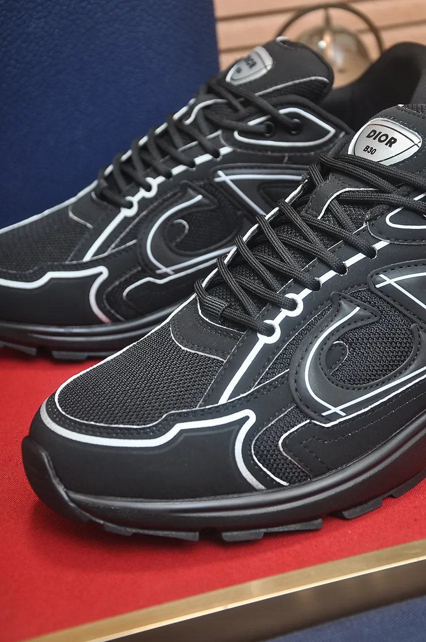 Men's men's shoes 💰: 500💶 (top original order) Brand: Dior (Dior) Standard code: Men's code 38-44 (45 customized) Grade: Same as the official website Material: Top original cowhide spliced ​​together Original wear-resistant and lightweight outsole Style category: Fashionable casual shoes Distinguished luxury brand elements top luxury Color: Actual picture color